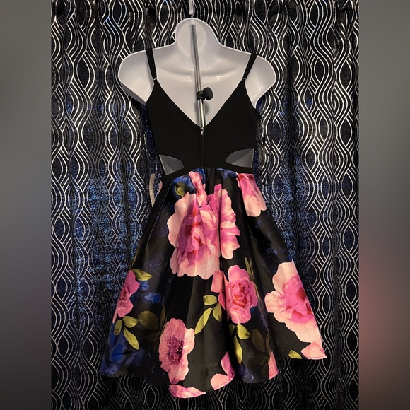 Women Dress - Picture 2 of 2